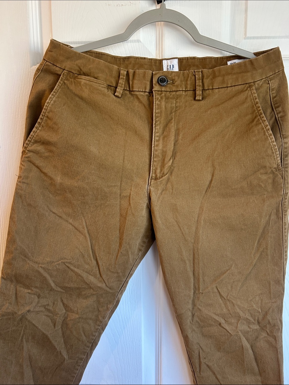GAP Men's Chino Pants in Camel Brown